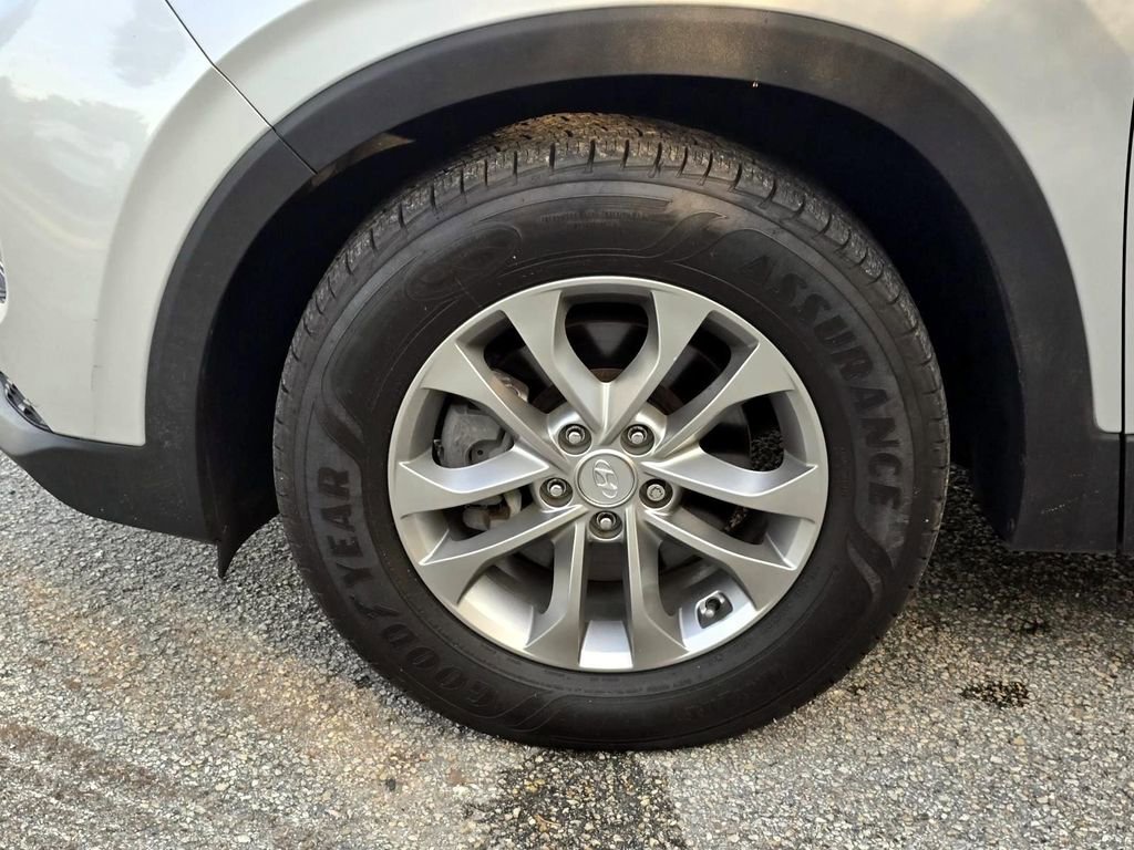 Used 2019 Hyundai Santa Fe SE image 7