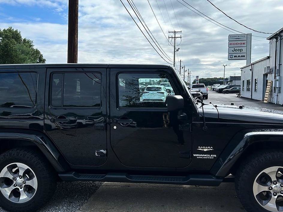 Used 2012 Jeep Wrangler Unlimited Sahara w/ Dual Top Group AWD/4WD image 3