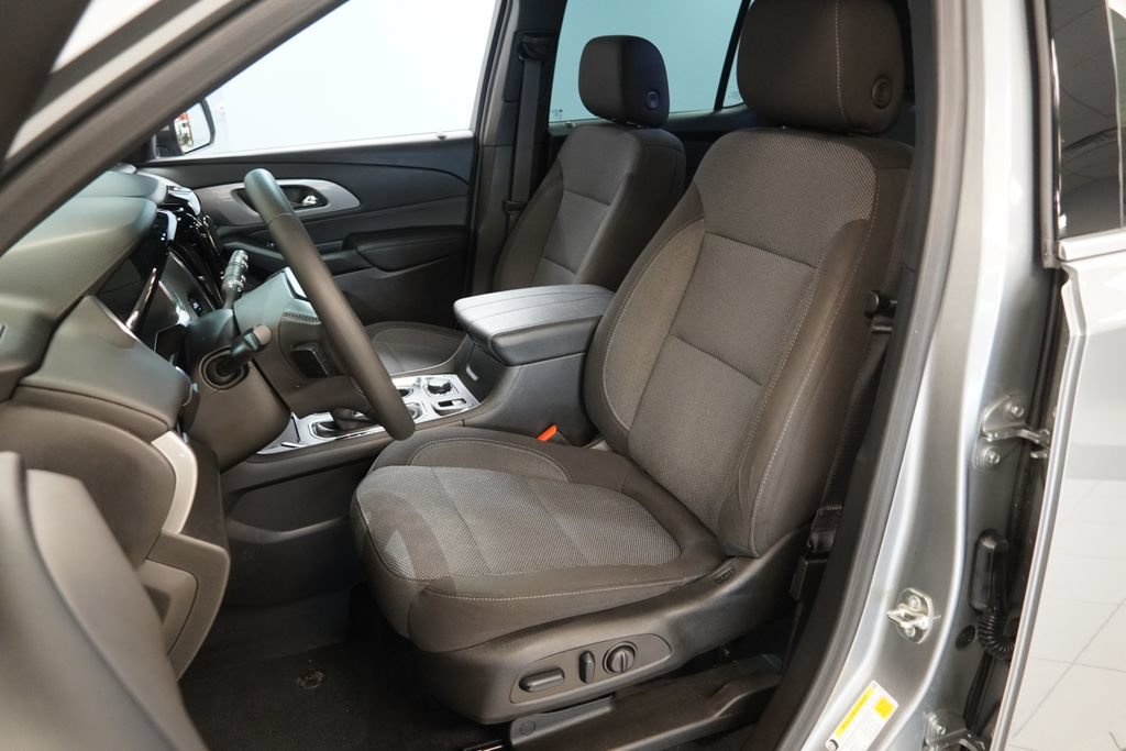 Used 2024 Chevrolet Traverse LT AWD/4WD image 3
