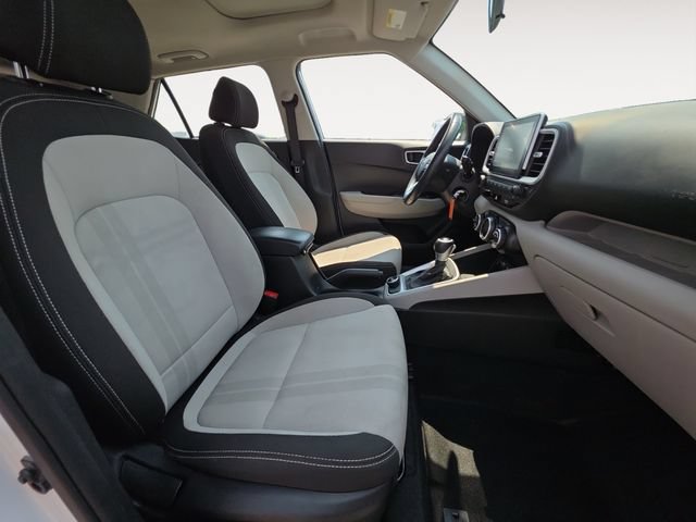 Used 2022 Hyundai Venue SEL FWD image 15