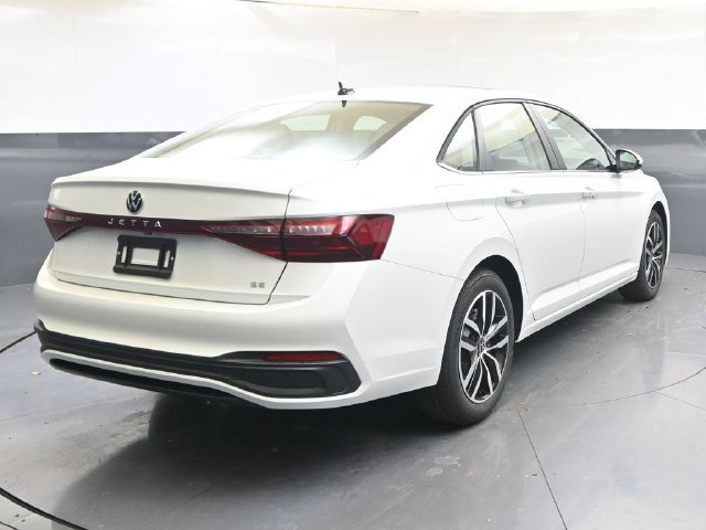 Used 2026 Volkswagen Jetta SE FWD image 5