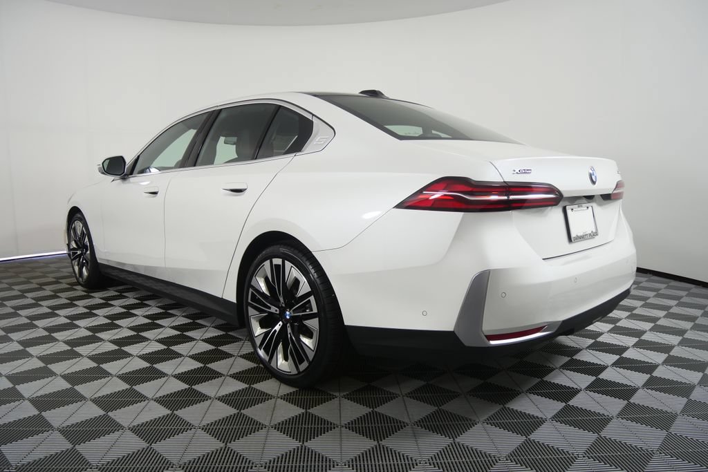 Used 2026 BMW 540i xDrive AWD/4WD image 3