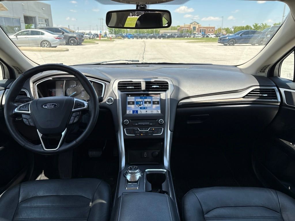 Used 2017 Ford Fusion SE w/ Fusion SE Technology Package AWD/4WD image 10
