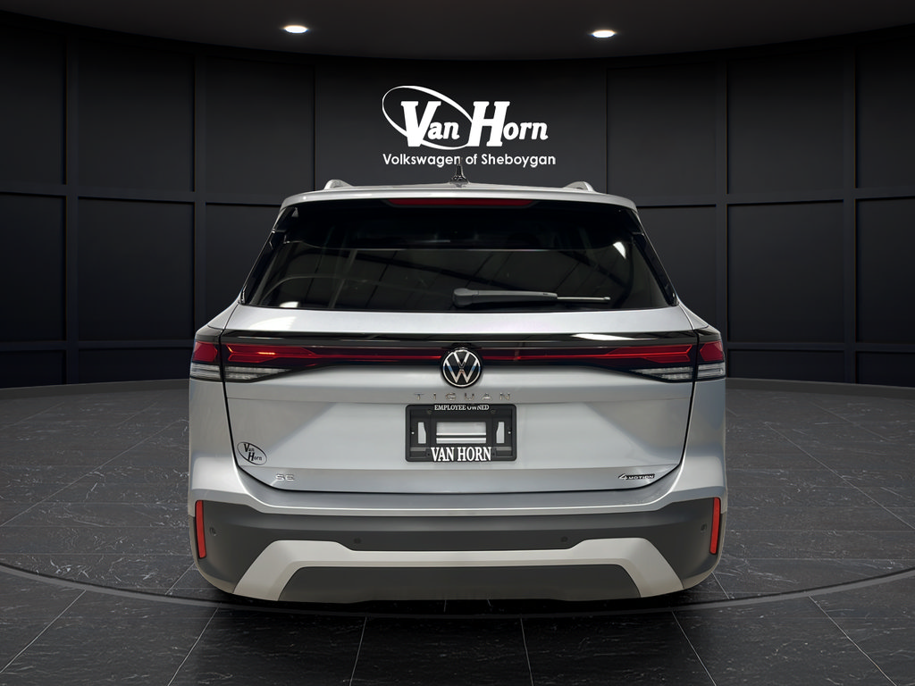 Used 2025 Volkswagen Tiguan SE w/ Panoramic Sunroof Package AWD/4WD image 6