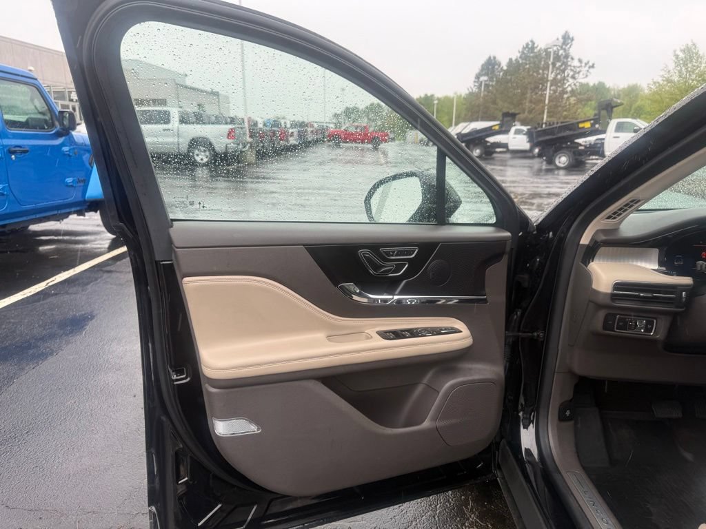 Used 2023 Lincoln Corsair AWD w/ Equipment Group 101A image 10