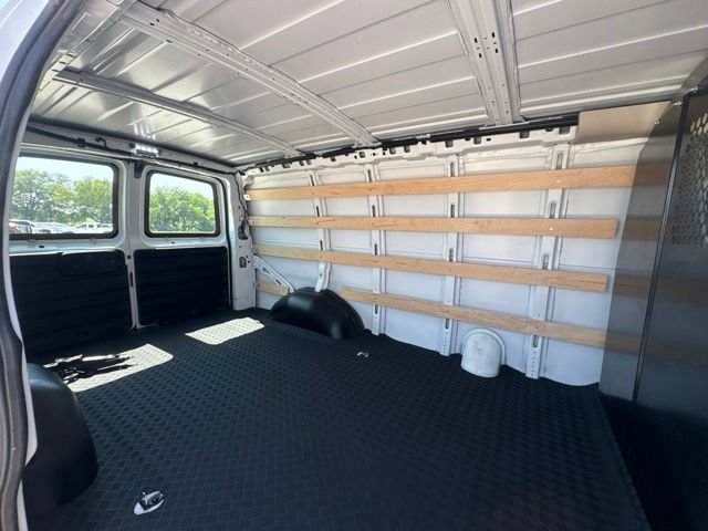 Used 2025 Chevrolet Express 2500 w/ Driver Convenience Package RWD image 17