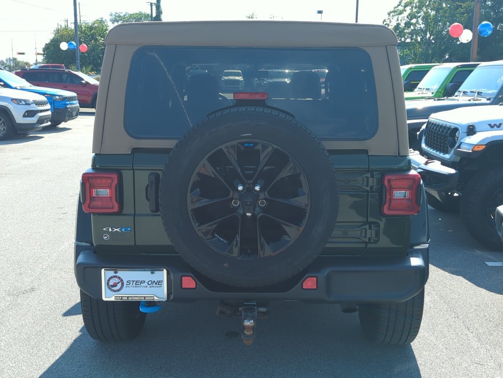 Used 2022 Jeep Wrangler Unlimited Sahara AWD/4WD image 5