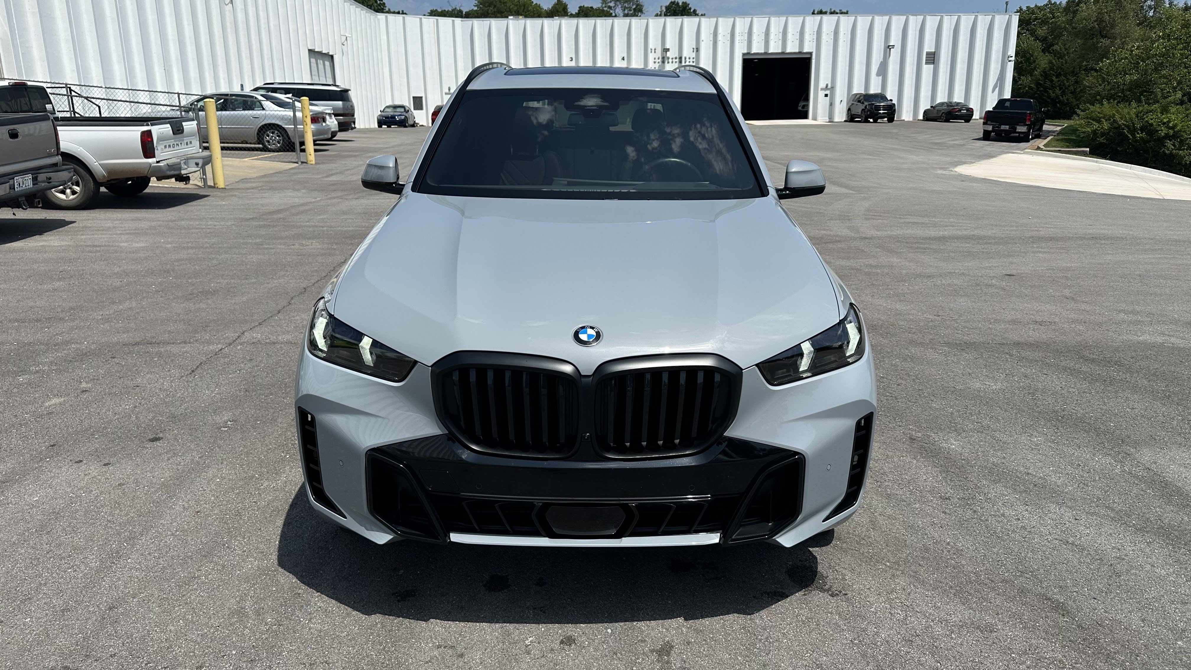 Certified 2025 BMW X5 xDrive40i w/ M Sport Package AWD/4WD image 3