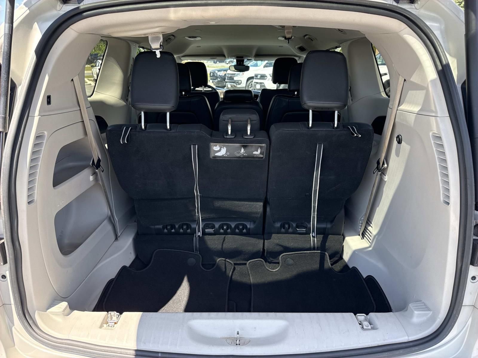 Used 2017 Chrysler Pacifica Touring-L FWD image 27