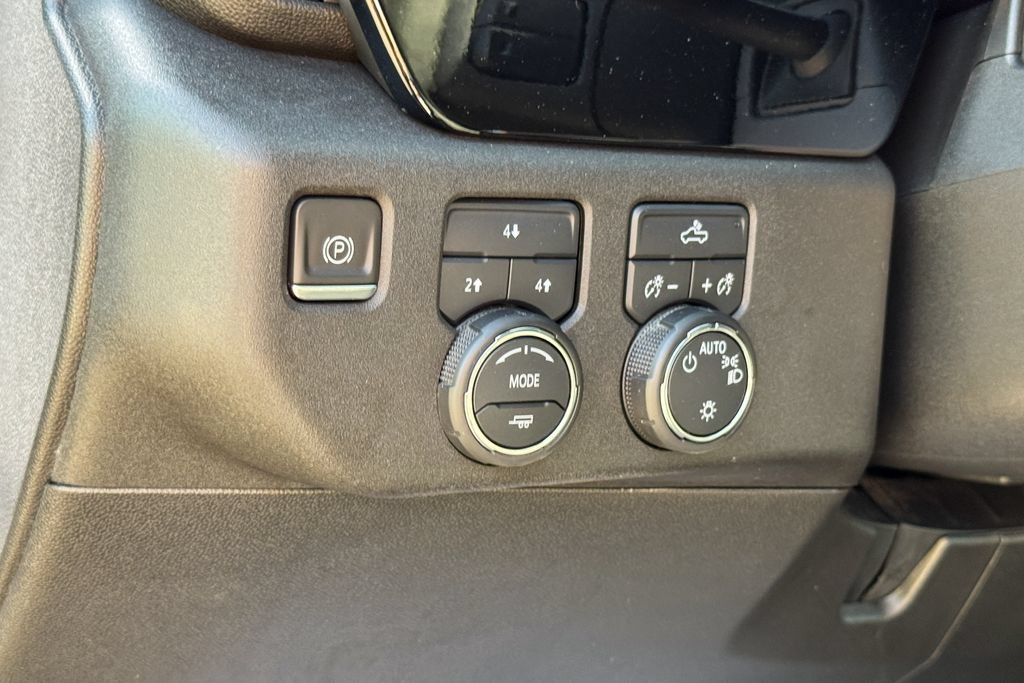 Used 2024 Chevrolet Silverado 2500 LT AWD/4WD image 30