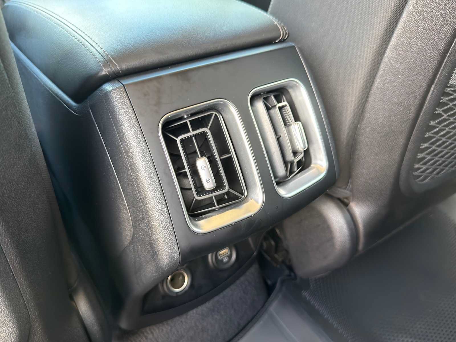 Certified 2023 Kia Sorento LX FWD image 28