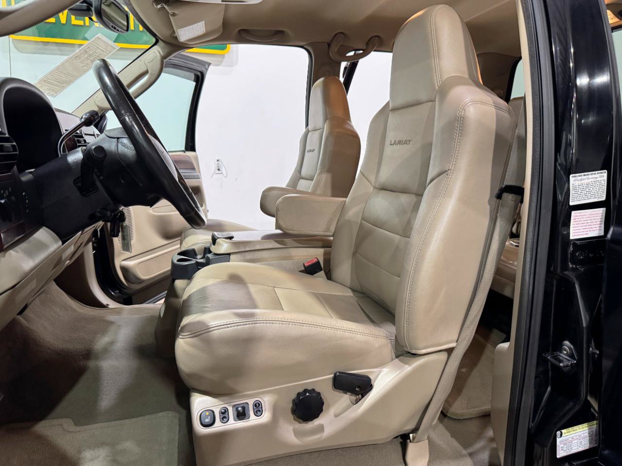 Used 2005 Ford F350 Lariat RWD image 11