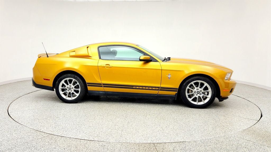 Used 2010 Ford Mustang Coupe RWD image 4