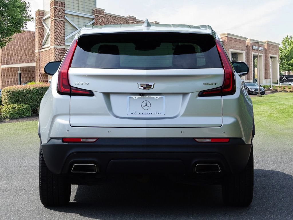 Used 2022 Cadillac XT4 Luxury w/ Cold Weather Package FWD image 5