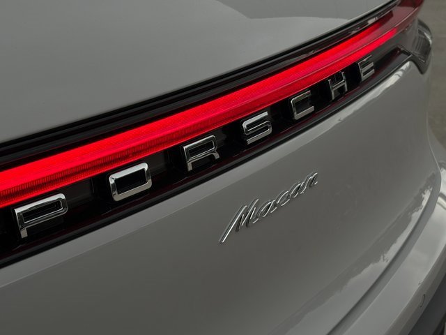 Used 2025 Porsche Macan image 27