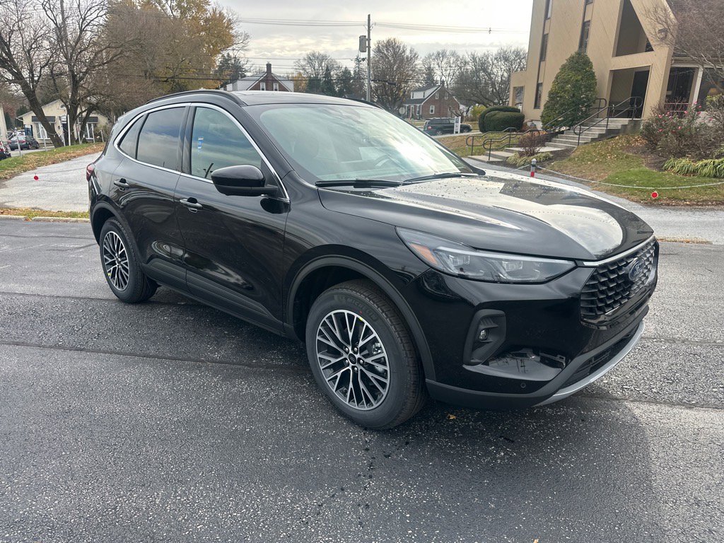 New 2026 Ford Escape SE w/ PHEV Premium Package image 3