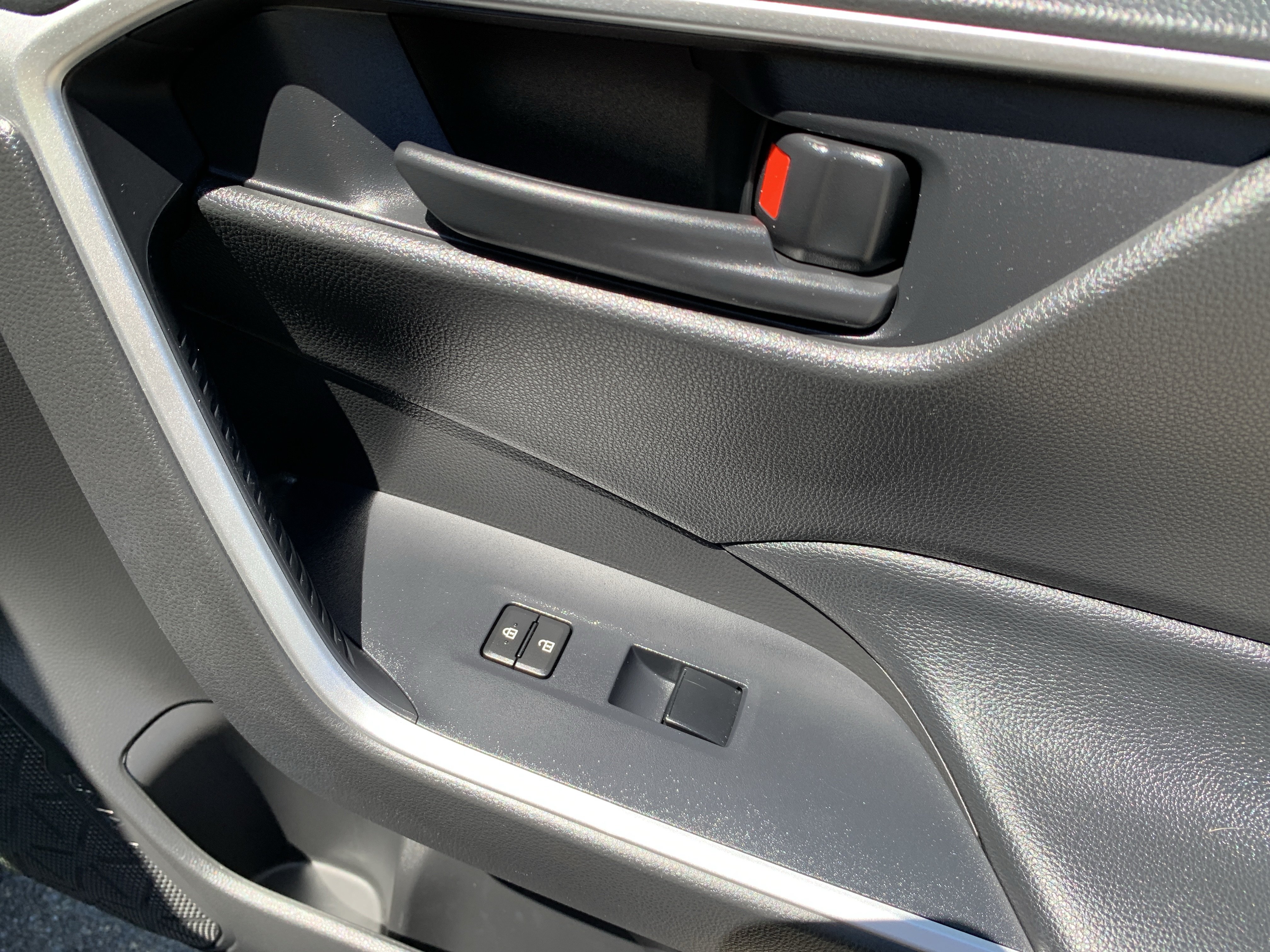 Used 2020 Toyota RAV4 LE w/ Carpet Mat Package AWD/4WD image 38