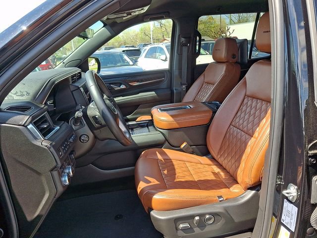 Used 2024 GMC Yukon Denali w/ Advanced Technology Package image 12