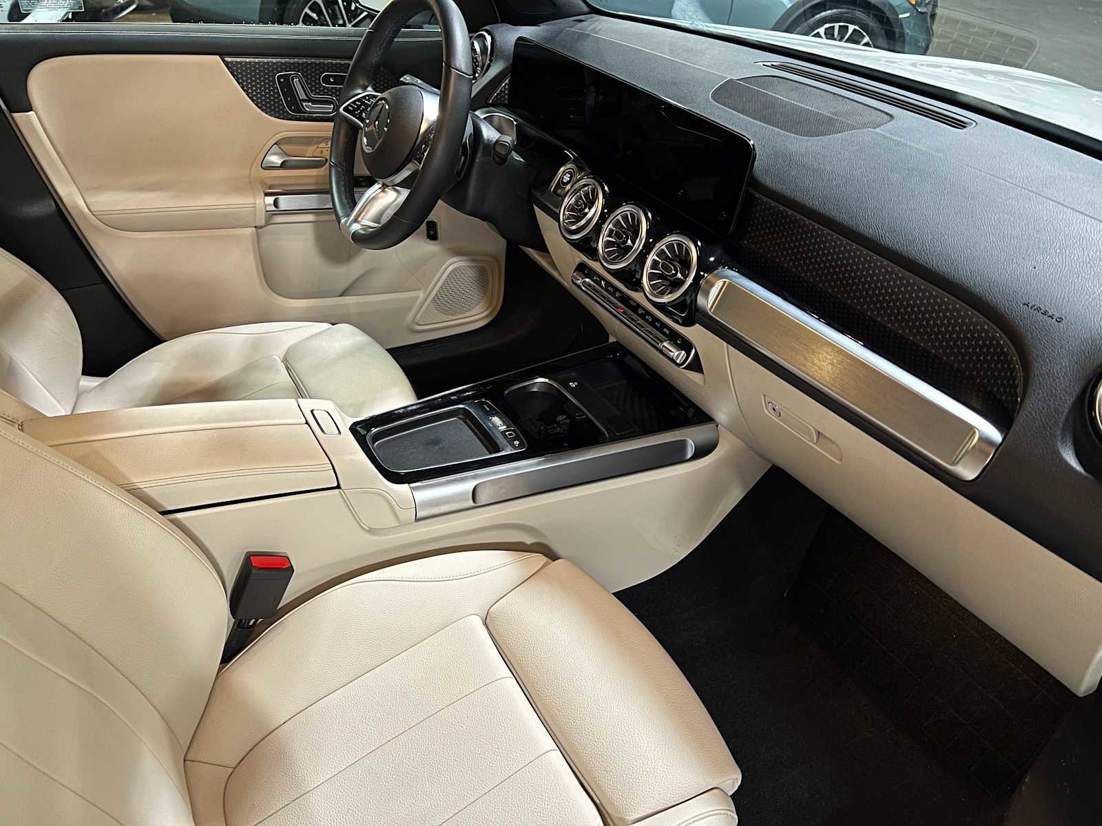 Certified 2025 Mercedes-Benz GLB 250 4MATIC image 11