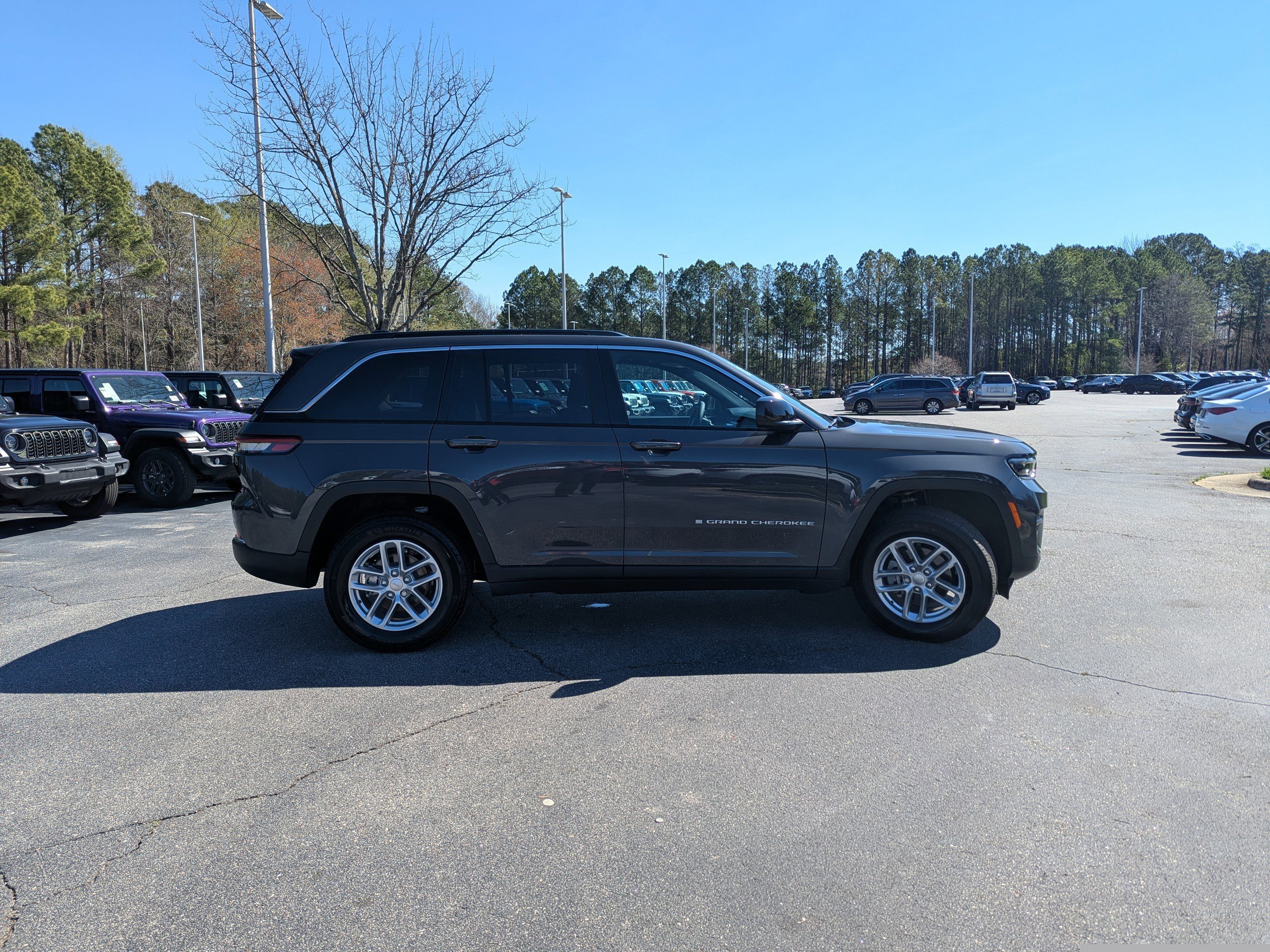 Certified 2025 Jeep Grand Cherokee Laredo X w/ Luxury Tech Group I image 4