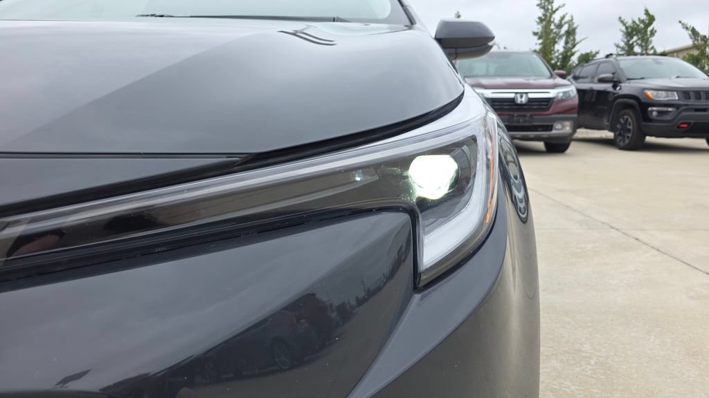 Used 2025 Toyota Corolla XLE FWD image 9