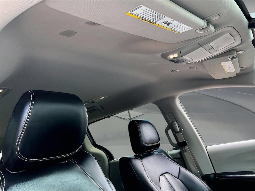 Used 2024 Chrysler Pacifica Touring-L FWD image 31