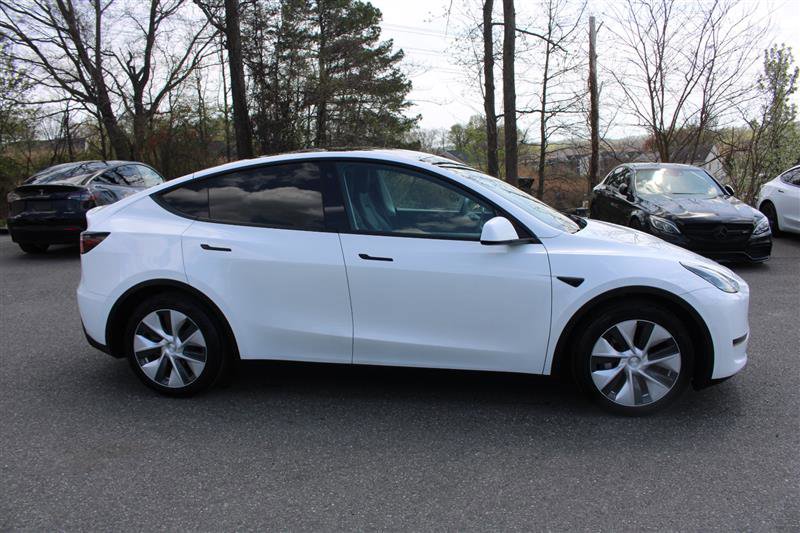 Used 2021 Tesla Model Y Long Range image 9