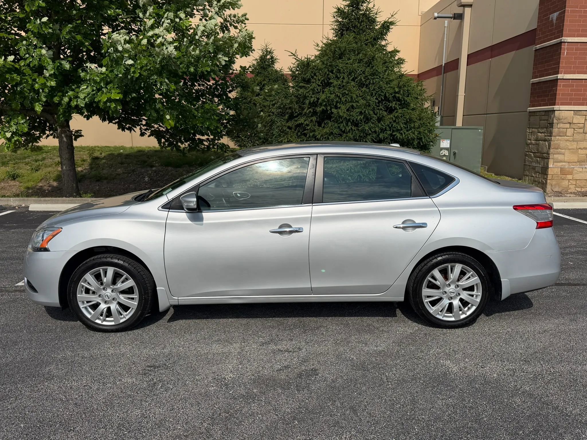 Used 2015 Nissan Sentra SL FWD image 2