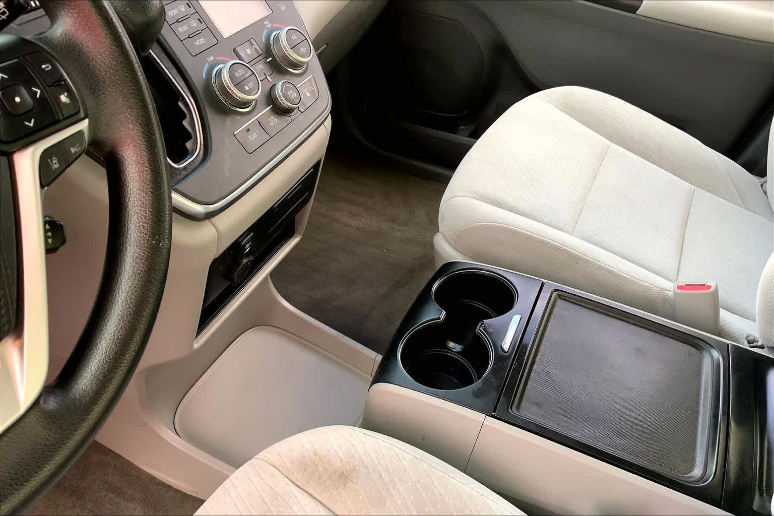 Used 2018 Toyota Sienna LE FWD image 16