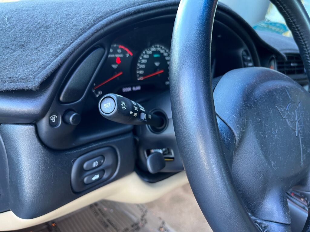 Used 1998 Chevrolet Corvette Coupe w/ Memory Pkg image 12