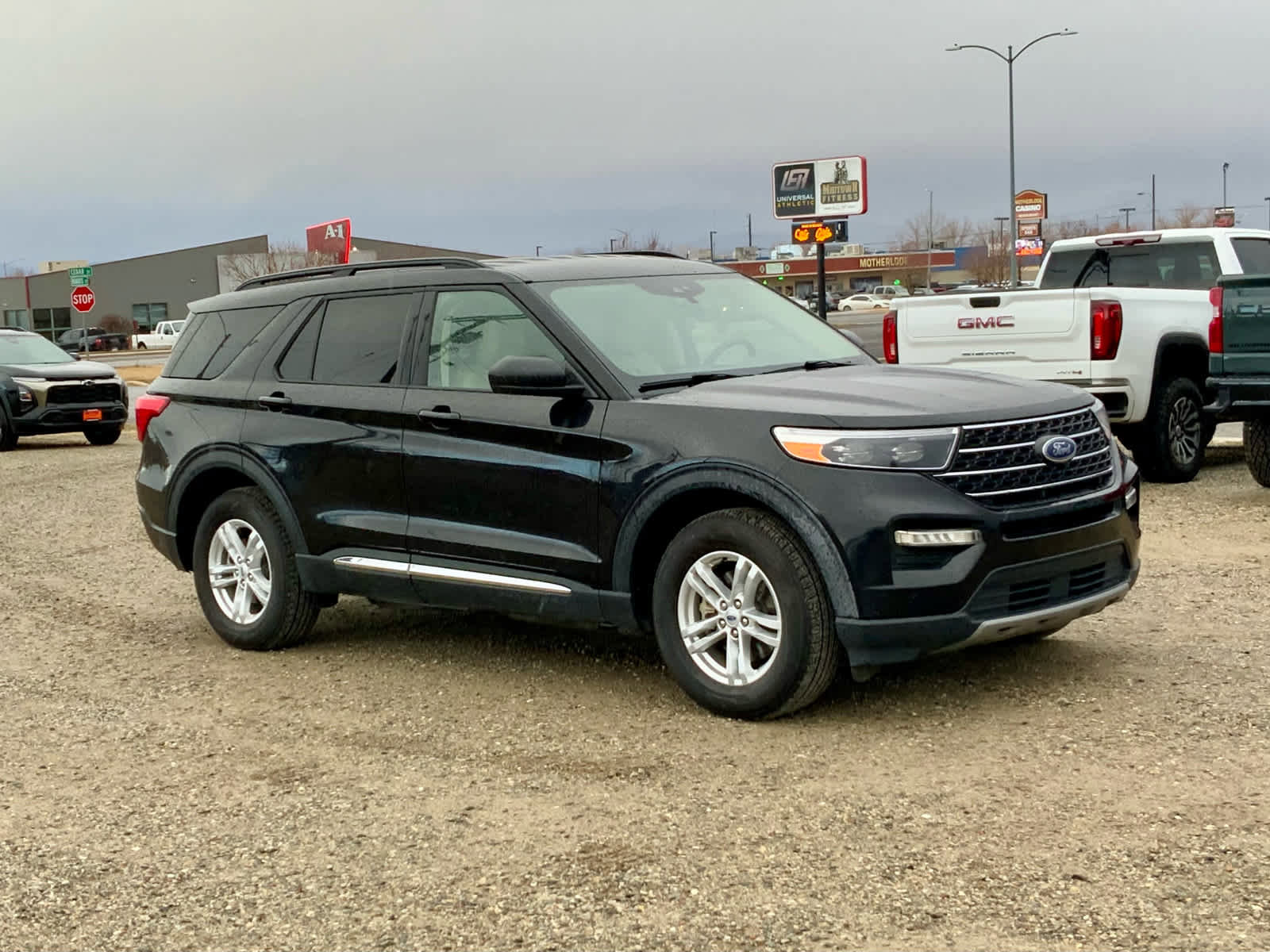Used 2023 Ford Explorer XLT w/ Equipment Group 202A image 6