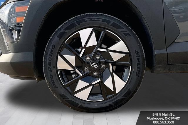 Used 2025 Hyundai Kona SEL AWD/4WD image 32
