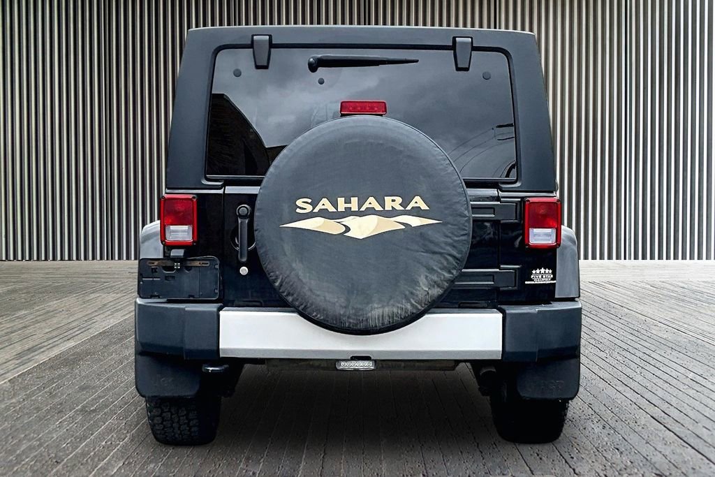 Used 2015 Jeep Wrangler Unlimited Sahara AWD/4WD image 4