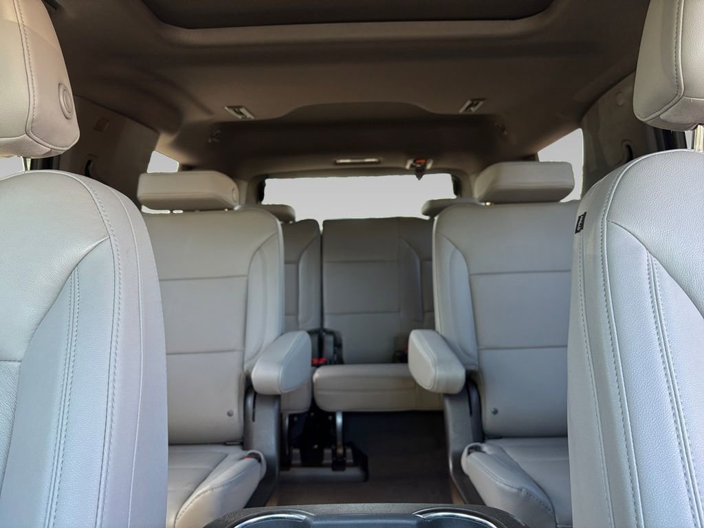 Used 2024 Chevrolet Tahoe Z71 w/ Luxury Package image 2