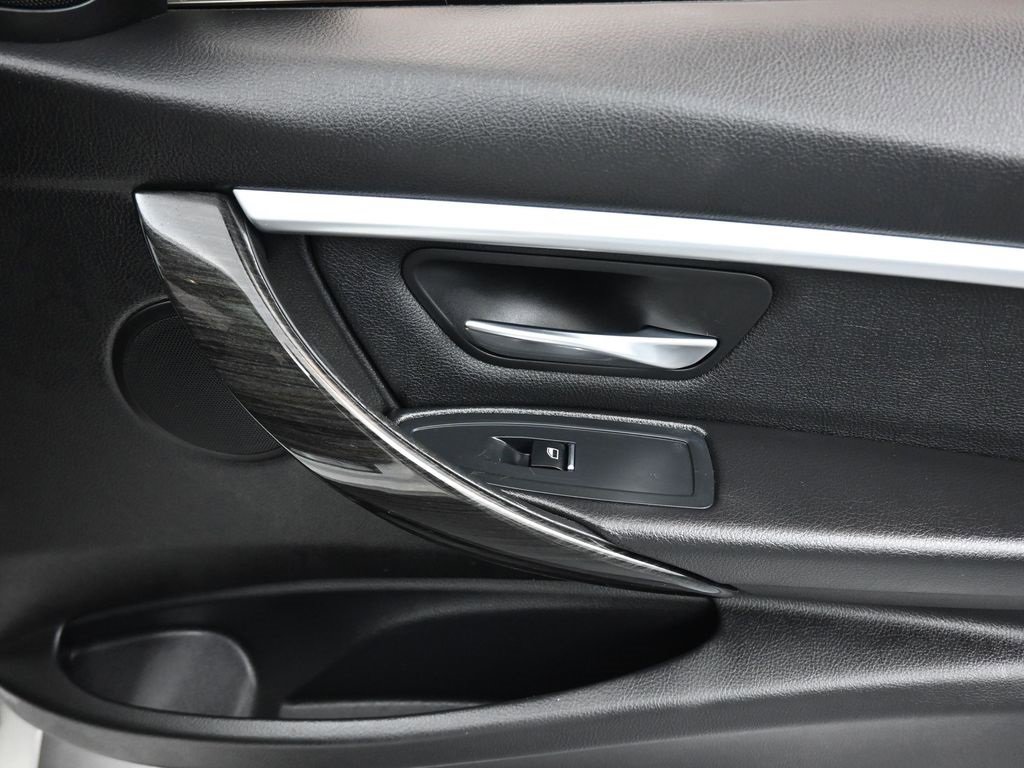 Used 2018 BMW 330e image 40