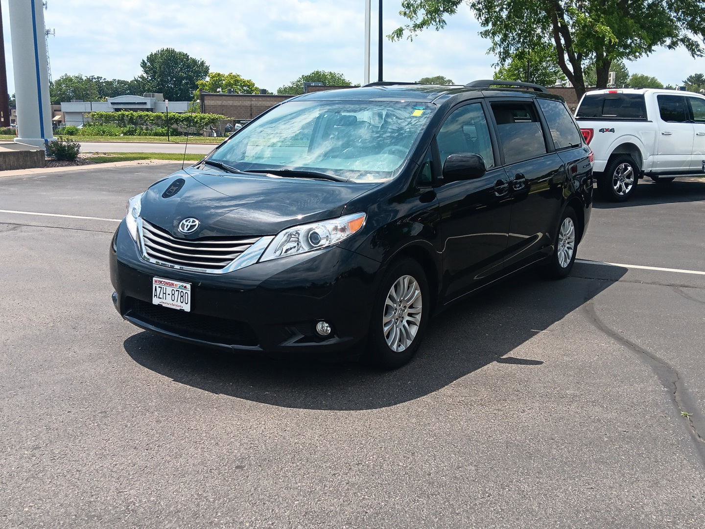 Used 2012 Toyota Sienna XLE FWD image 11