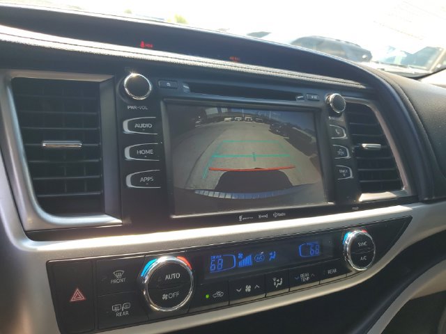 Used 2017 Toyota Highlander Plus AWD/4WD image 19