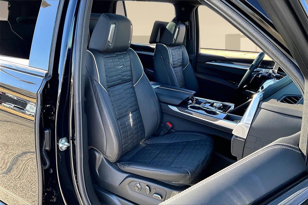 Used 2025 Cadillac Escalade V image 7