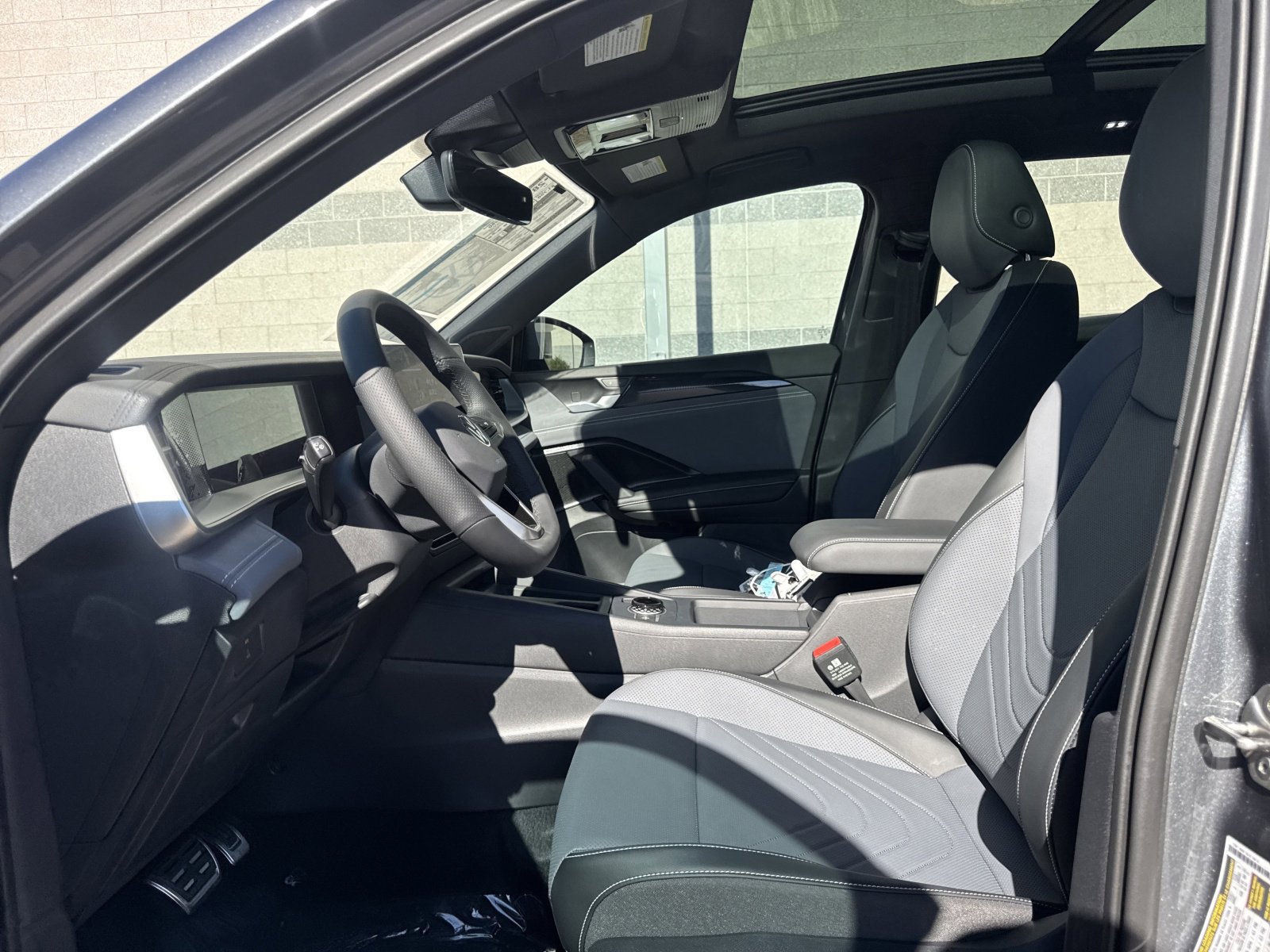 New 2026 Volkswagen Tiguan SE R-Line image 10