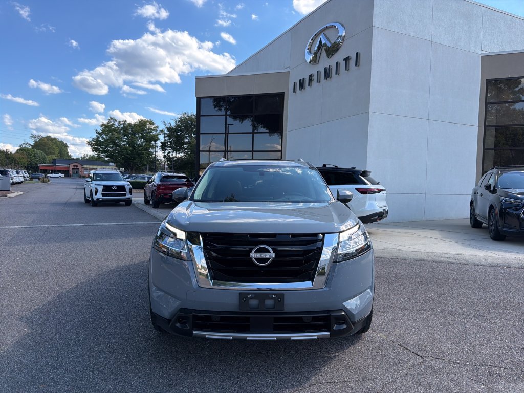 Used 2023 Nissan Pathfinder Platinum w/ Cargo Package AWD/4WD image 3