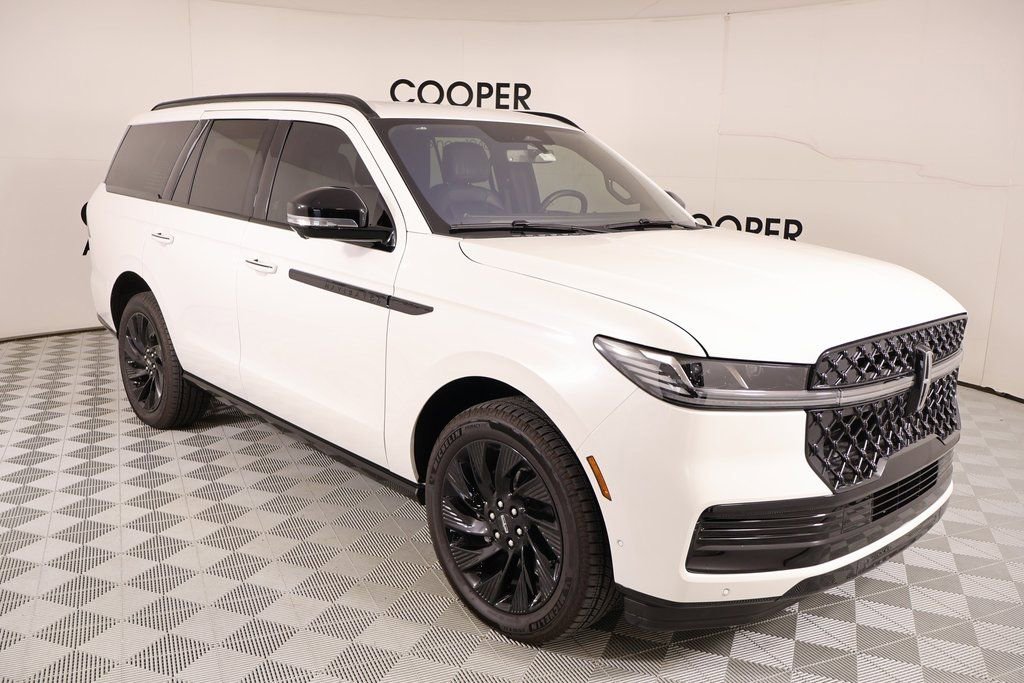 New 2025 Lincoln Navigator Reserve w/ Jet Appearance Package