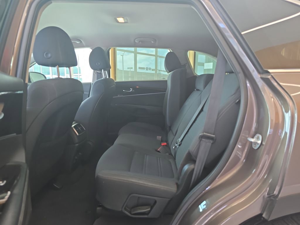 Used 2019 Kia Sorento LX image 30