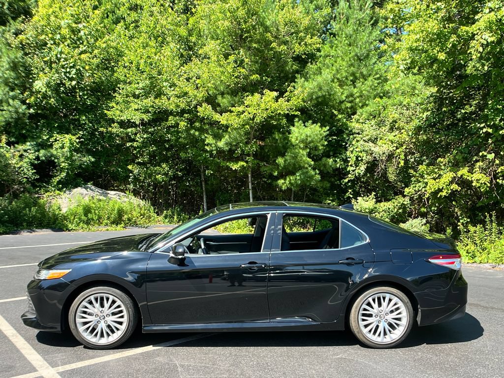Used 2020 Toyota Camry XLE FWD image 2