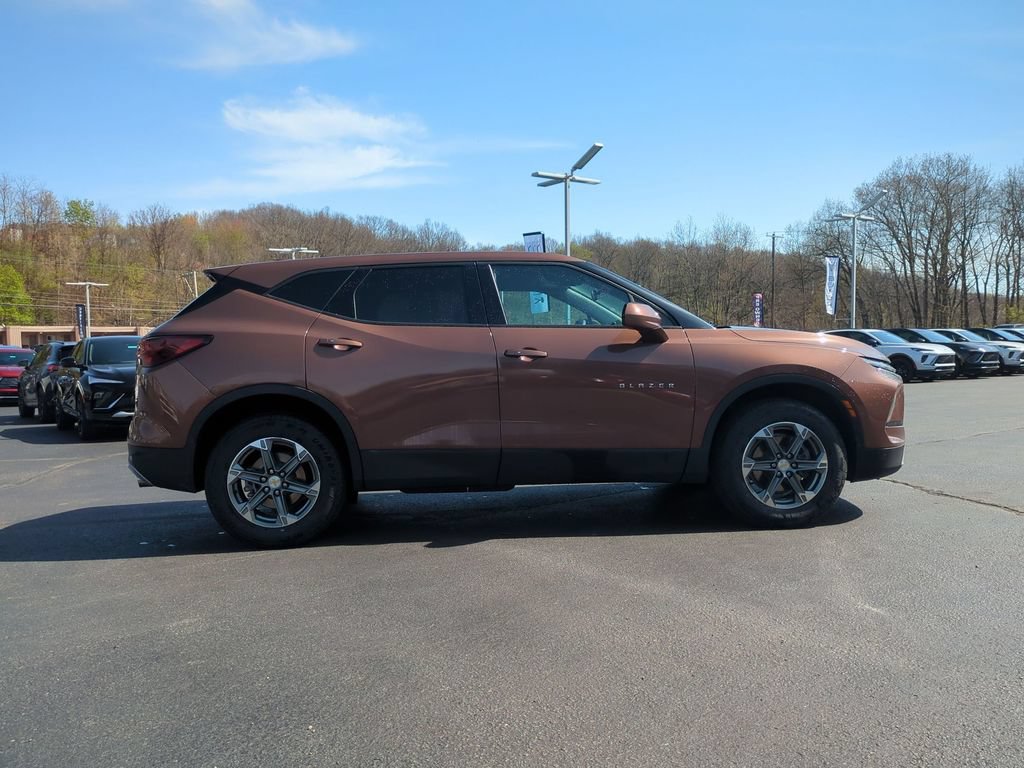 Used 2023 Chevrolet Blazer LT w/ Driver Confidence Package AWD/4WD image 4