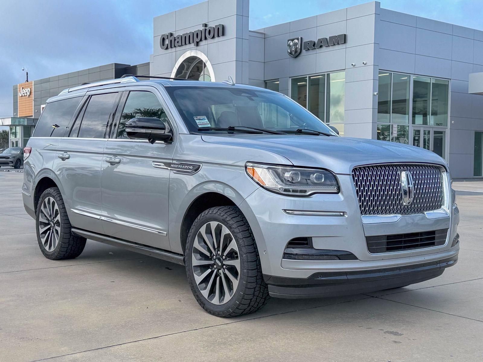 Used 2022 Lincoln Navigator Reserve image 1