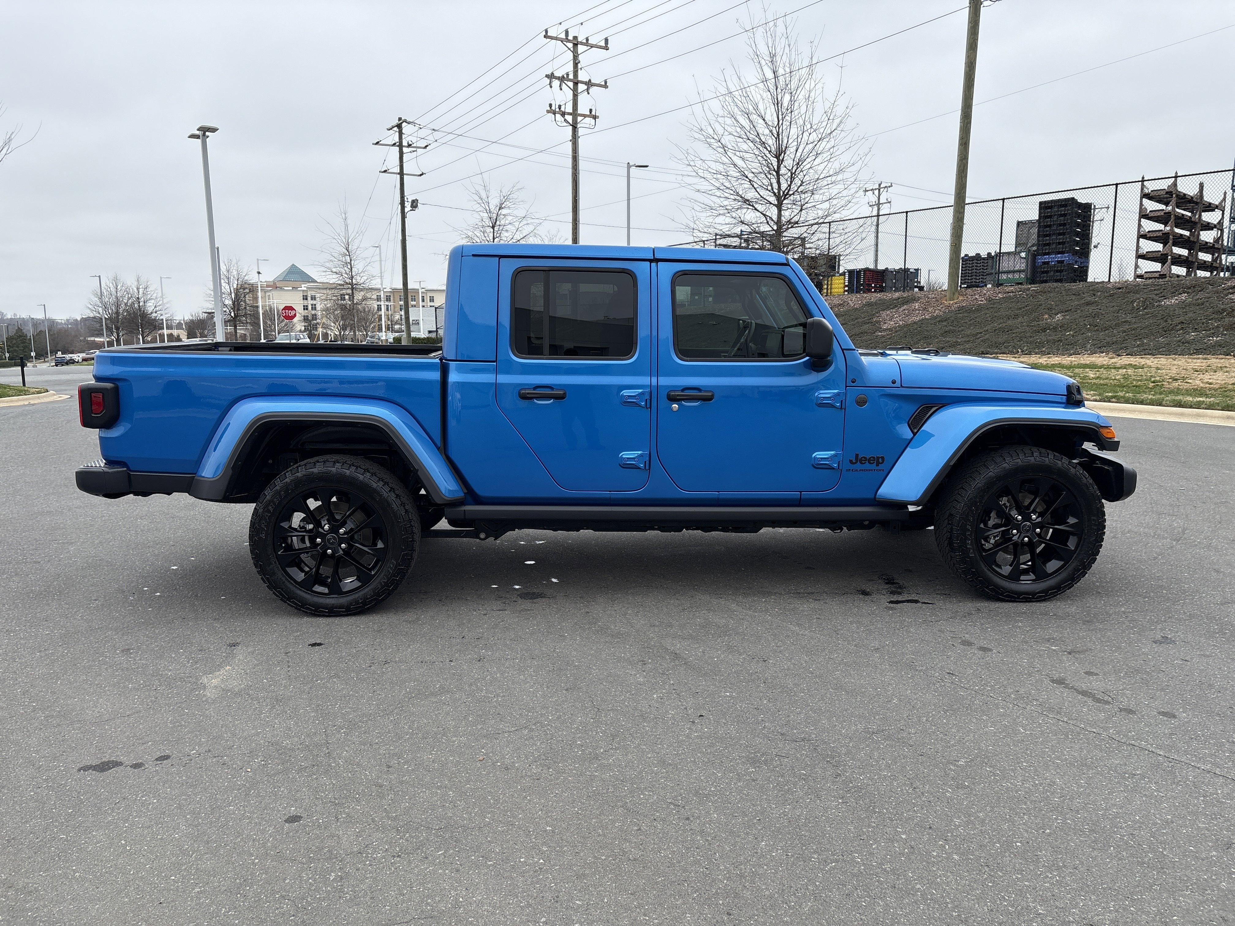 Certified 2025 Jeep Gladiator Nighthawk image 10