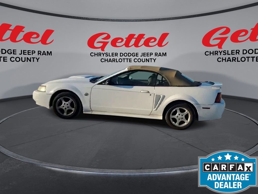 Used 2004 Ford Mustang Convertible image 5
