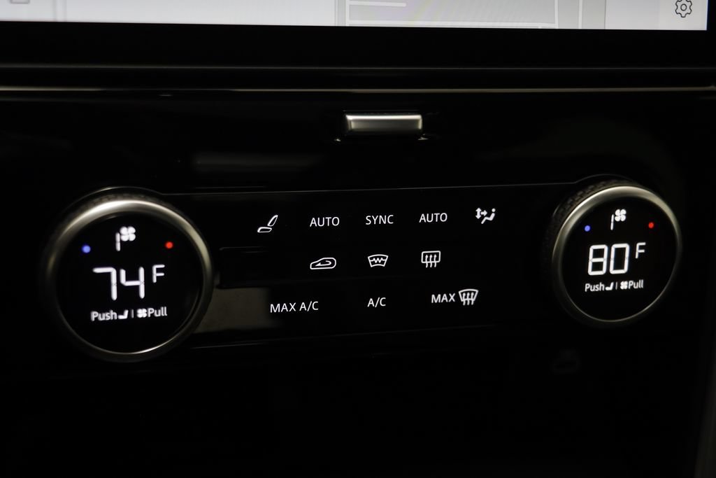 Used 2025 Land Rover Discovery S image 11