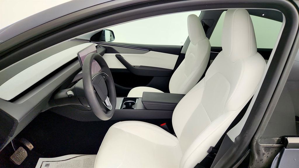 Used 2026 Tesla Model Y 2WD image 23