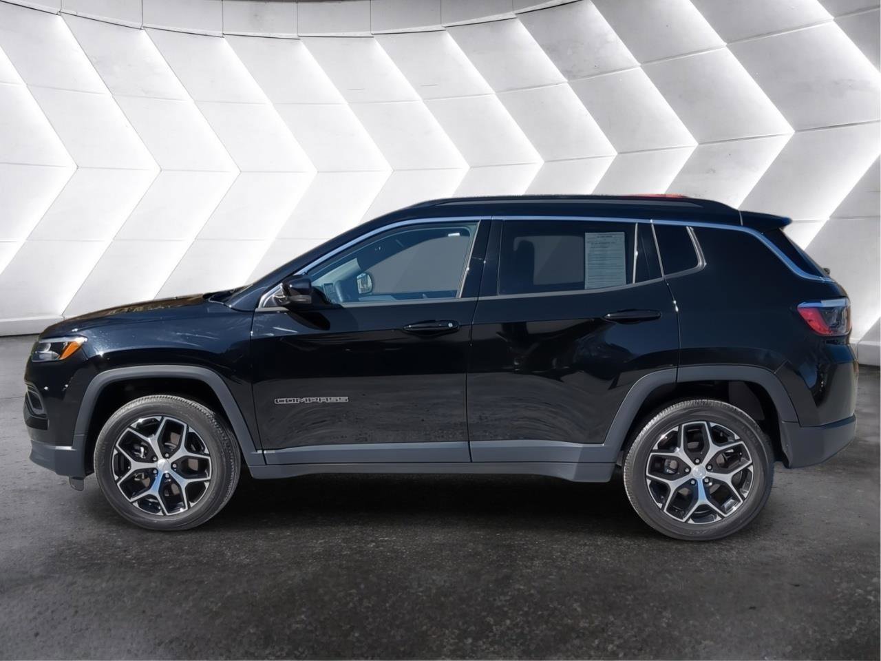 Used 2024 Jeep Compass Limited AWD/4WD image 6